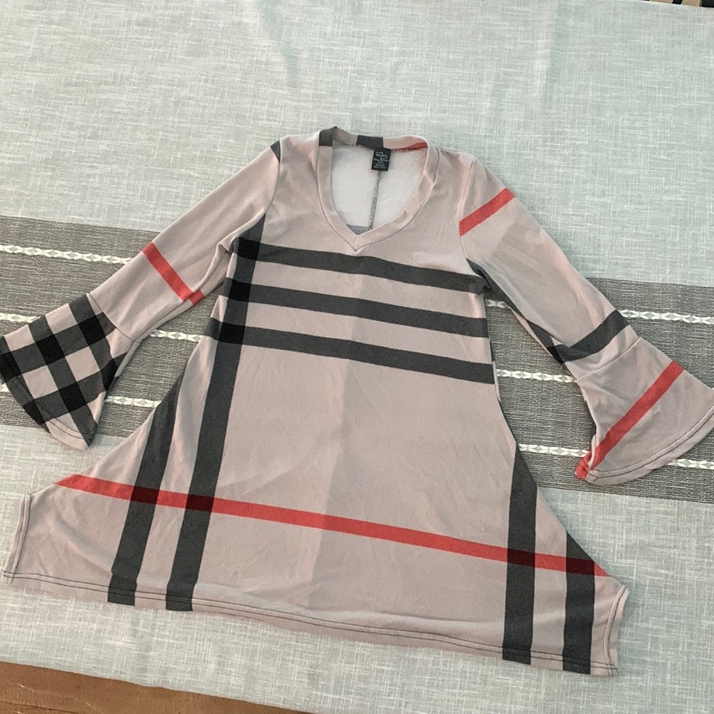 Brand: WinWin color: black, red, tan-ish size: small-medium